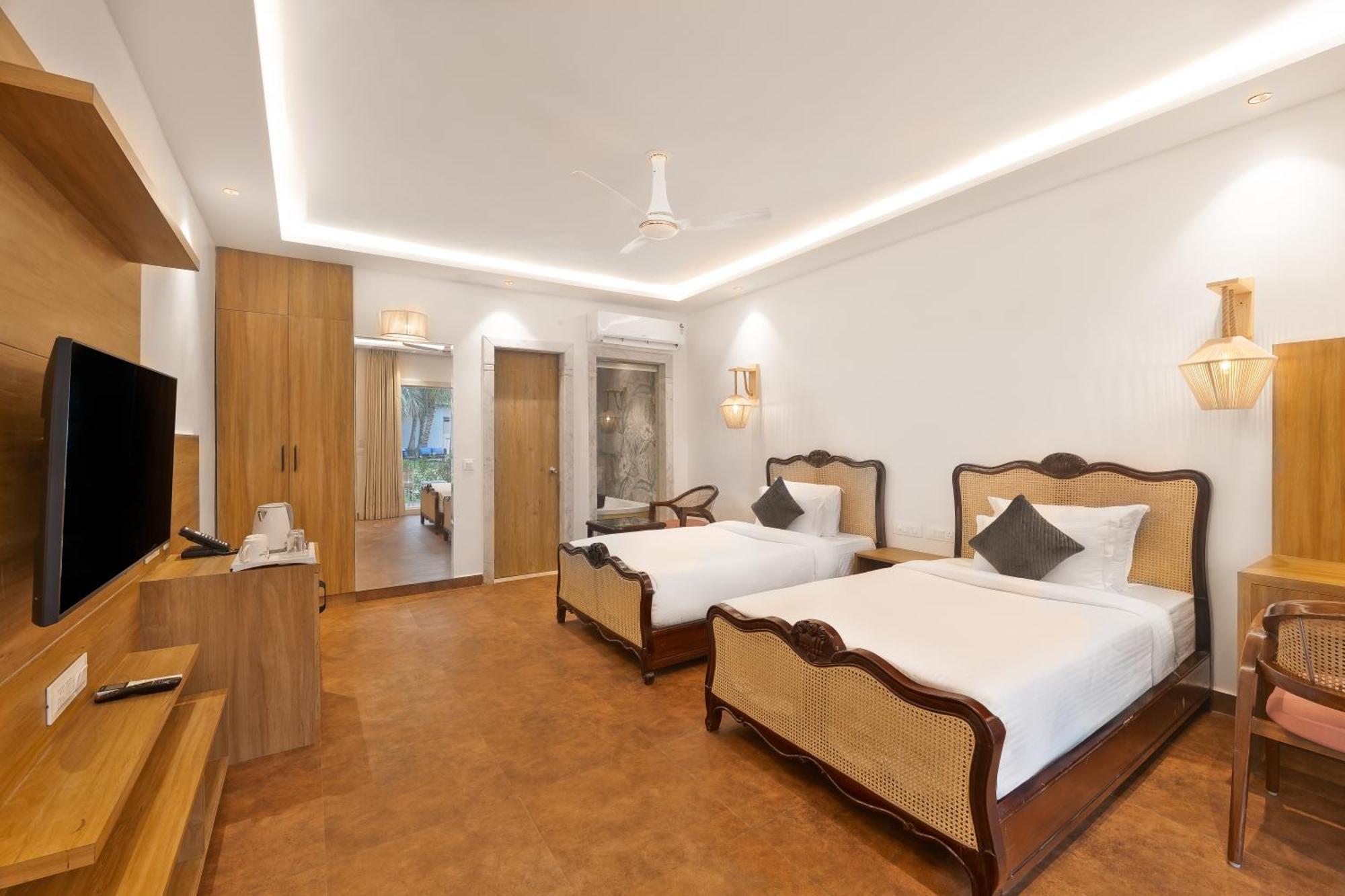 White Wharf Beach Resort Morjim Goa المظهر الخارجي الصورة