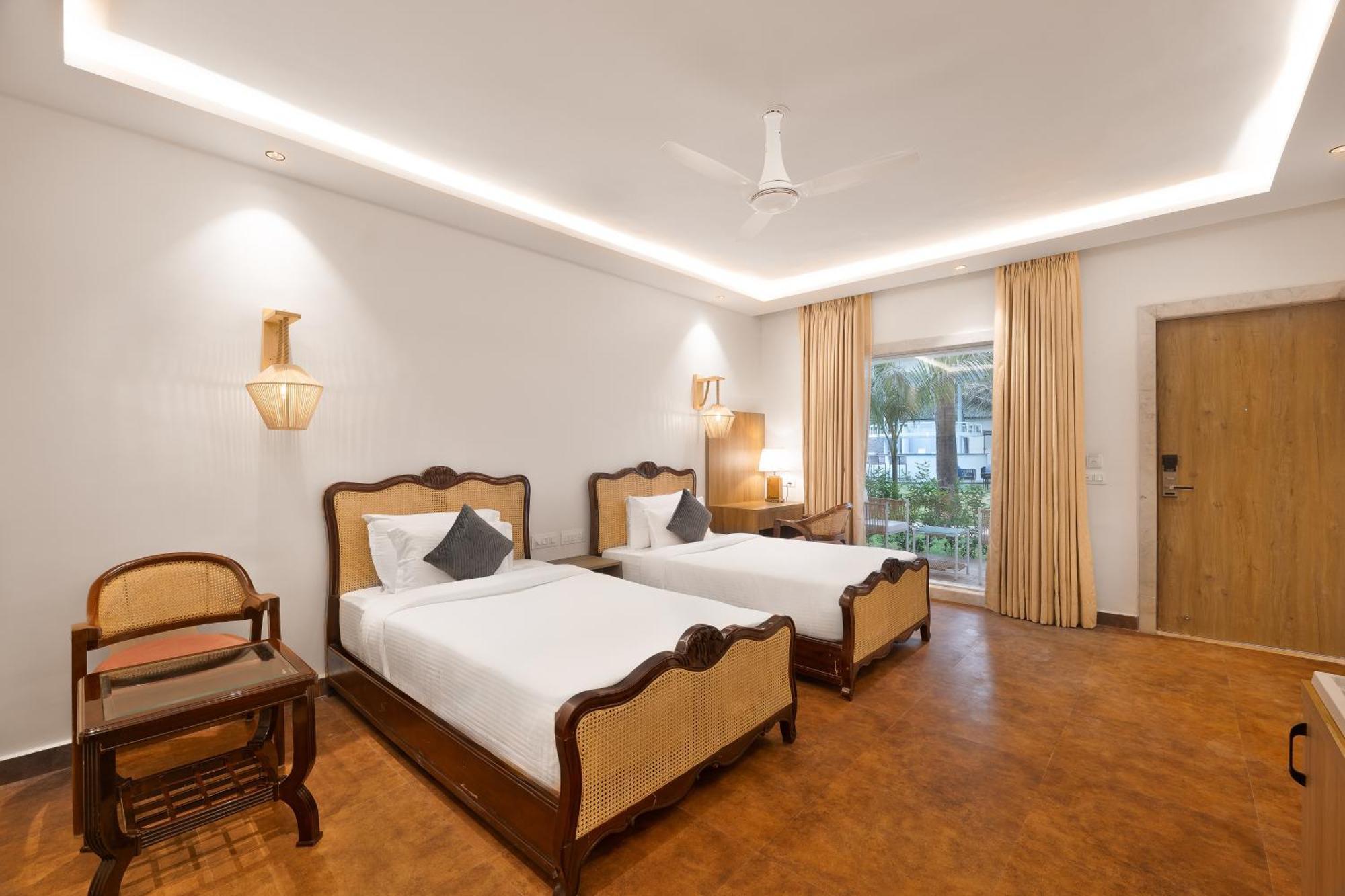White Wharf Beach Resort Morjim Goa المظهر الخارجي الصورة