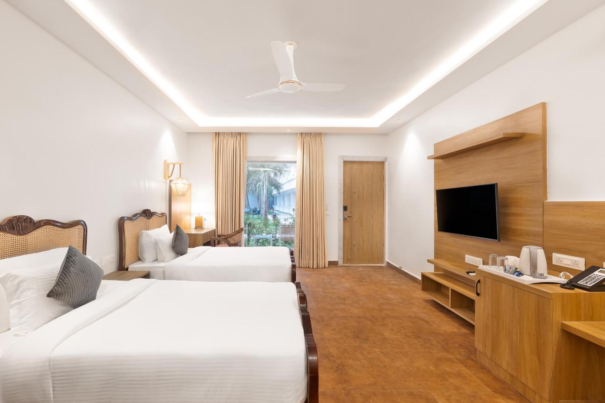 White Wharf Beach Resort Morjim Goa المظهر الخارجي الصورة