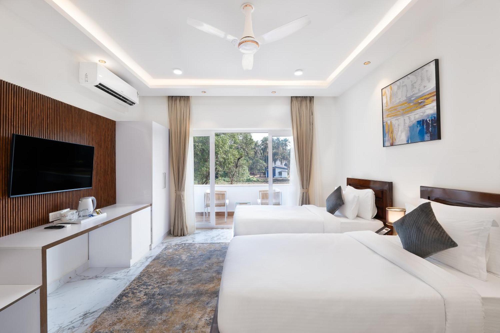 White Wharf Beach Resort Morjim Goa المظهر الخارجي الصورة