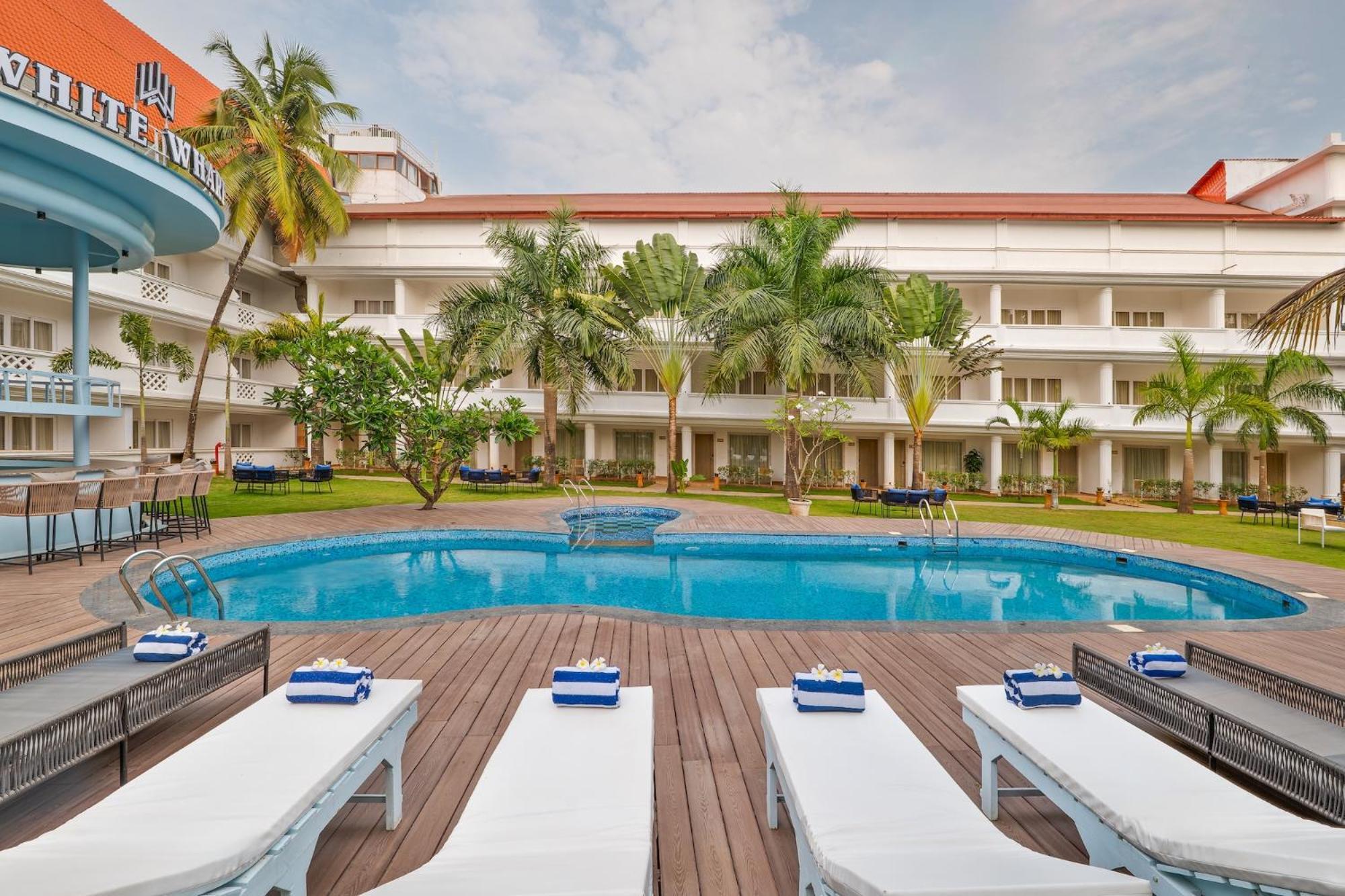 White Wharf Beach Resort Morjim Goa المظهر الخارجي الصورة