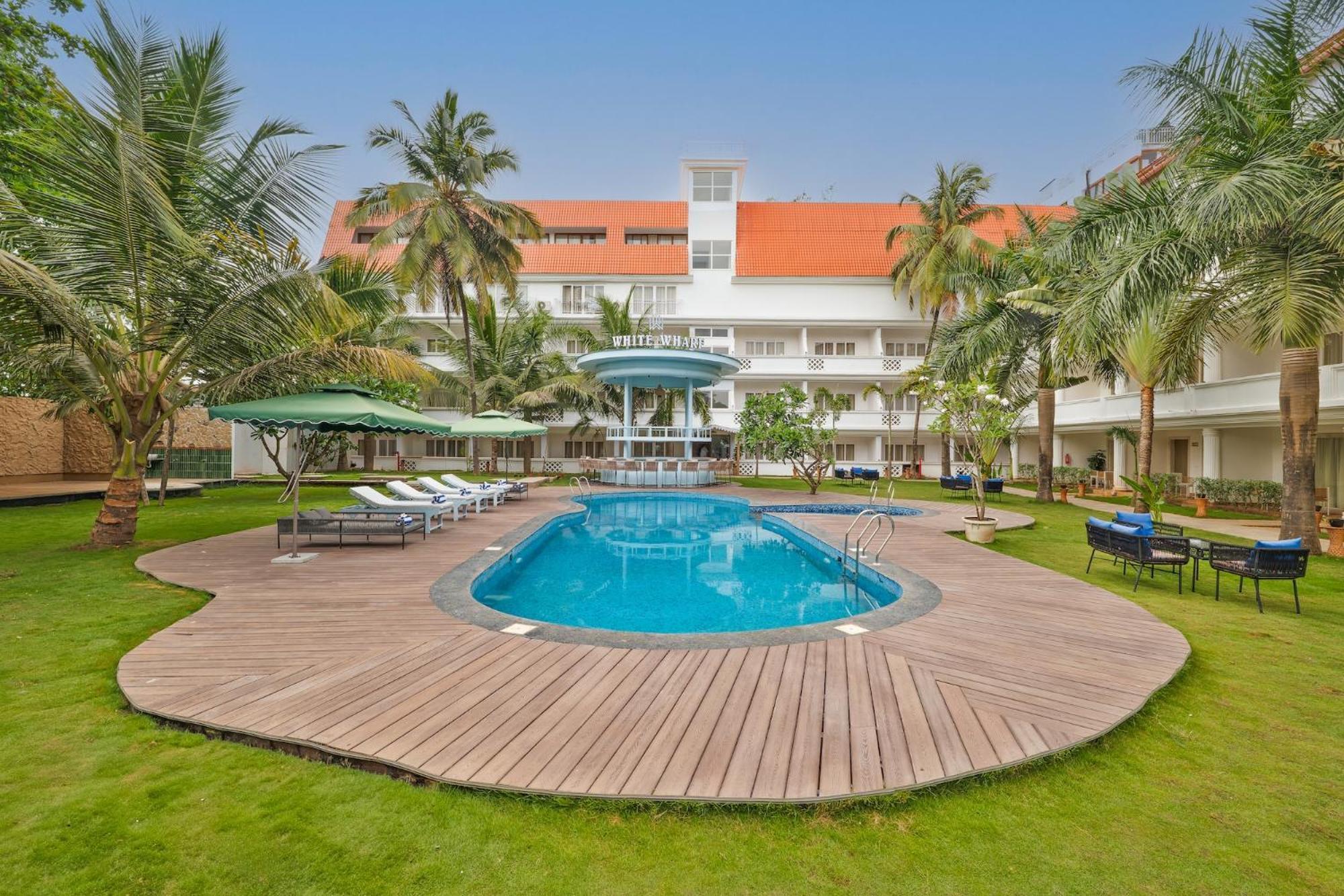 White Wharf Beach Resort Morjim Goa المظهر الخارجي الصورة